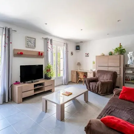 Maison Accueillante A Sernhac, Ideale Pour 7 Personnes + Jardin Tatil Evi